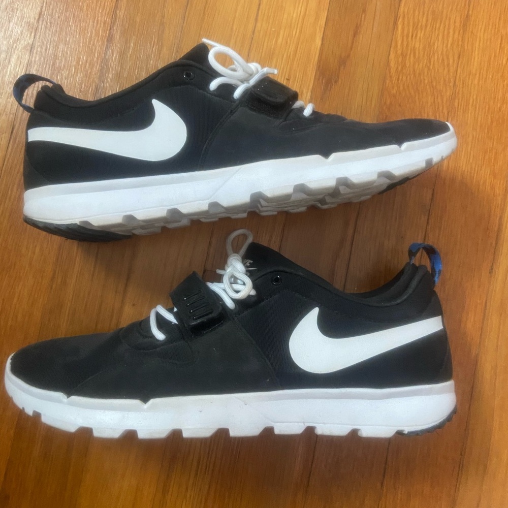 Nike Men’s Trainerendor Black and White Sneakers 12M